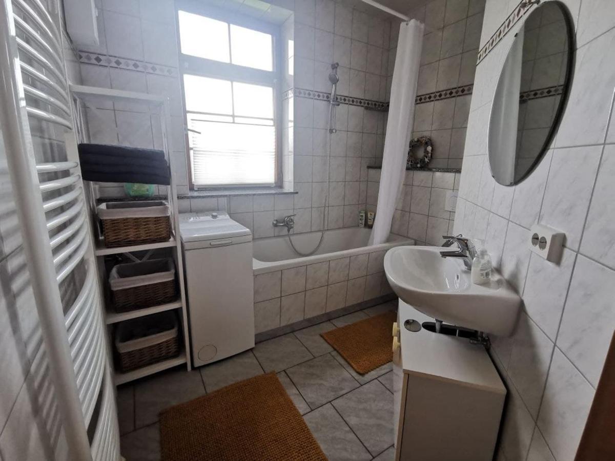Ruhige Ferienwohnung Im Gutshaus Niederorschel Buitenkant foto