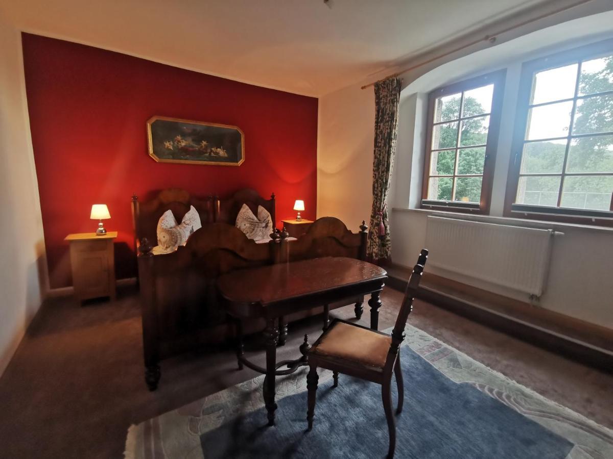 Ruhige Ferienwohnung Im Gutshaus Niederorschel Buitenkant foto